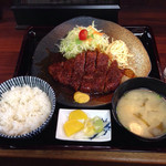 味噌とんかつ定食(上)
