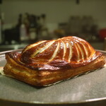 フィエルテ - 黒鮑のパイ包み焼きのプレゼンテーション