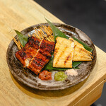 鰻蒲焼黒と白　盛り合わせ