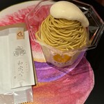 和栗や 谷中店 - 上から　スプーンと紙ナプキン、おしぼりもくれました