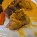 キッチン ブルー グローブ - パンプキンポテサラを乗せて