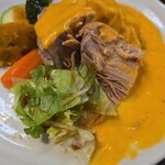 キッチン ブルー グローブ - サラダを乗せて