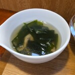 キッチン ブルー グローブ - わかめスープのアップ