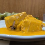 キッチン ブルー グローブ - 横から、5cmはある豚肩ロースポシェ