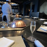 鉄板焼 一徹 - 乾杯のスパークリングワイン