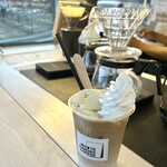 WHITE CANVAS COFFEE - 料理写真:カフェオレ(深煎り)にバニラアイス＆ホイップトッピング