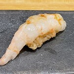 鮨 心白 - 牡丹海老は4日間寝かせて甘味が強くなっており食感も抜群です