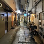 オオクサ - 今宵は夕立があって打ち水をしたように路地が美しかったです