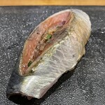 鮨 心白 - 真鰯は長崎産　脂が乗りまくっていて驚異的な味わい