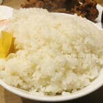 川越食堂 - ♪これで普通盛り…沢庵うれし…