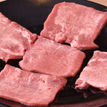 松阪牛焼肉 一升びん - 料理写真:塩タン