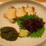 鮨処 凜 - 蝦夷鮑煮/肝ソース、安曇野の山葵と紅蓼 2024.9月