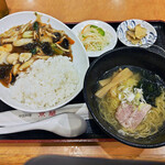 中国料理 京蘭 - 中華丼 + 半ラーメンセット