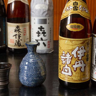 全国各地の地酒をラインアップ。厳選焼酎もございます