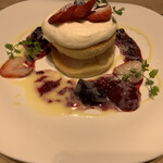 カフェ アクイーユ - いちごベリーパンケーキ