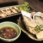 美食酒場 竹 - 生牡蠣（サロマだったか厚岸だったか）ほか