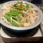 全席個室居酒屋 忍家 - 和牛もつ鍋（醤油）2人前3058円