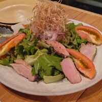 博多 鴨すき 鴨しゃぶ なかもぐろ - 冷製鴨ローストの和風根菜サラダ