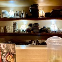 焼きふぐ 優ふく 北新地店 - 【店内】カウンター席5？右後ろにテーブル席２つほど