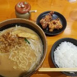 麺場 田所商店 - からあげ到着。