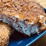 倉持精肉店 - アップ写真はメンチカツ