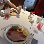 ロウリーズ・ザ・プライムリブ 大阪 - オーサカカット120gとポテト、卵料理。