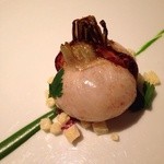 レフェルヴェソンス - 丸ごと火入れした蕪とイタリアンパセリのエミュルション、バスク黒豚のジャボンセック＆ブリオッシュ