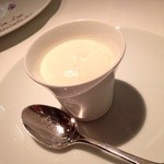 レフェルヴェソンス - ジンジャーミルクムースとダージリンアイスクリーム