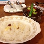 和牛ビーフカレー（1890円）＋季節の野菜入り（480円）