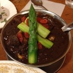 和牛ビーフカレー（1890円）＋季節の野菜入り（480円）