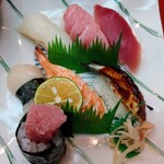 日本料理 横楠 - 料理写真:令和6年10月 営業時間(11:00〜21:00) にぎり定食 税込1500円