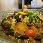 スープカレー奥芝商店 - 柔らかチキンと彩り野菜
　海老スープ、激辛、玄米小盛り
