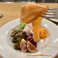 KALM - 自家製スモークサーモンリフト