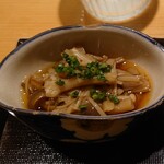 佳肴 三佐和 - 木ノ子の酒蒸し。これも出汁をきかせた旨味たっぷりの醤油味で、小鉢として質の高い一品。
