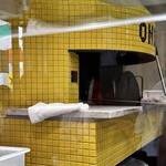PIZZERIA ONDA - 鮮やかな色のピザ窯