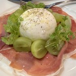 PIZZERIA ONDA - シャインマスカットとブラータと生ハム