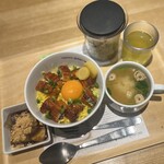 nana's ​green ​tea  - 玄米茶
鰻の月見まぶし
わらび餅