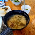 お宿 お食事処 鱗晃荘 - 生わかめと布海苔の味噌汁