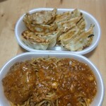 フレンド - 料理写真:ハンバーグイタリアン￥490と餃子(8ｹ)￥390