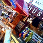 クウシ - テラス席から見たお店