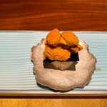 日本料理　時宜 - 同伴者がお腹いっぱいなので、同伴者の分のウニも乗って二段になっています。