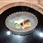 木山 - 鮎一夜干し唐揚げ かいわれ 芋茎