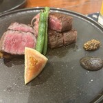 和創作 太 - 添えてある無花果がほんのり甘くて美味でした。右奥がからし、右手前は胡椒ペースト。