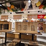 お好み焼き湊商店 - 「お好み焼き湊商店 ゴブンノ店」さん
2023年開業、運営はジェイレックス株式会社【2015年設立、代表取締役:湊敏弘氏】 
店内は剥き出しの天井、木板張りの壁&床、清潔感のある横丁という雰囲気