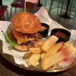 Crafted by Peter Zwiener - クラシックバーガー（18SGD）