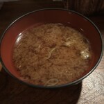 とんかつ かつせい - 赤出汁で豆腐とネギの入ったなめこ汁。