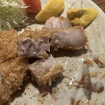 とんかつ かつせい - 脂身はジューシーで口の中でとろけます。赤身は濃厚な旨味です。