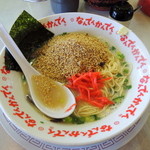 Nandenkanden - 2014年4月24日(金)　ラーメン(すごくこってり＆粉落とし)600円　「替玉」は直接投入(普通)150円　卓上アイテムでカスタマイズ