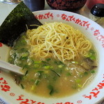 Nandenkanden - 2014年4月24日(金)　ラーメン(すごくこってり＆粉落とし)600円　「替玉」は直接投入(普通)150円