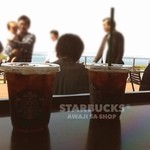 スターバックス・コーヒー - ( ；´Д｀)ええ天気すぎ♪ あっちぃねw
            この時間 ものすごい人です…